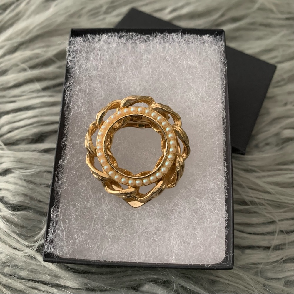 Vintage 1960’s Wreath Scarf Clip